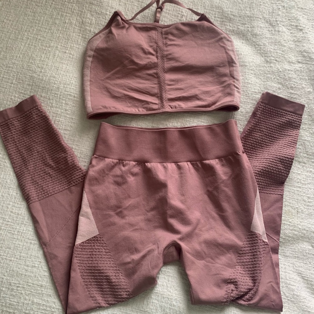 Fabletics Workout Set (Medium)